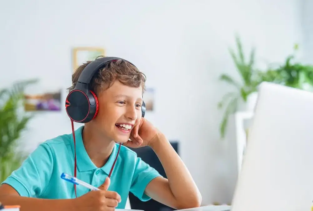 Czy szkoła w chmurze jest legalna? Poznaj prawdę o edukacji online