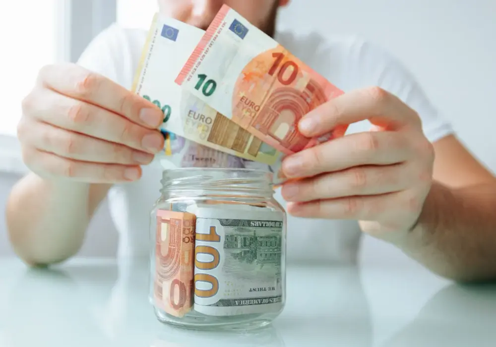 Jak najszybciej odłożyć pieniądze na duży wydatek?