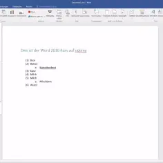 Wybierz "Wstaw" > "Podział strony", aby podzielić dokument w Wordzie. Widok pokazuje opcje wstawiania stron.