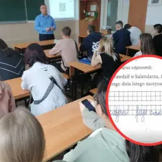 Nauczyciel tłumaczy uczniom, ile dni ma nauczyciel na sprawdzenie sprawdzianu. Widać fragment pracy z datą ferii zimowych.