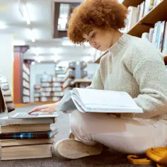 Po co są lektury szkolne? Odkryj ich prawdziwe znaczenie w edukacji