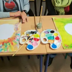 Skuteczne scenariusze zajęć z arteterapii dla emocjonalnej ekspresji