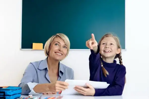 Ile czasu ma nauczyciel na sprawdzenie sprawdzianu? Sprawdź, co wpływa na terminy oceny.